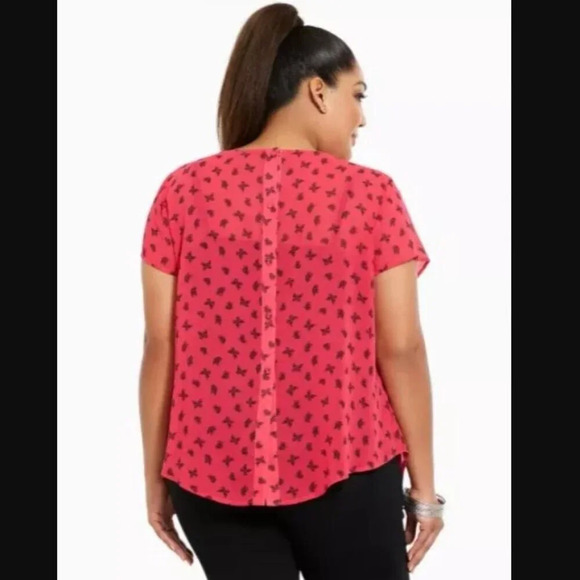 Torrid Butterfly Print Georgette Button Back Top - Picture 2 of 7